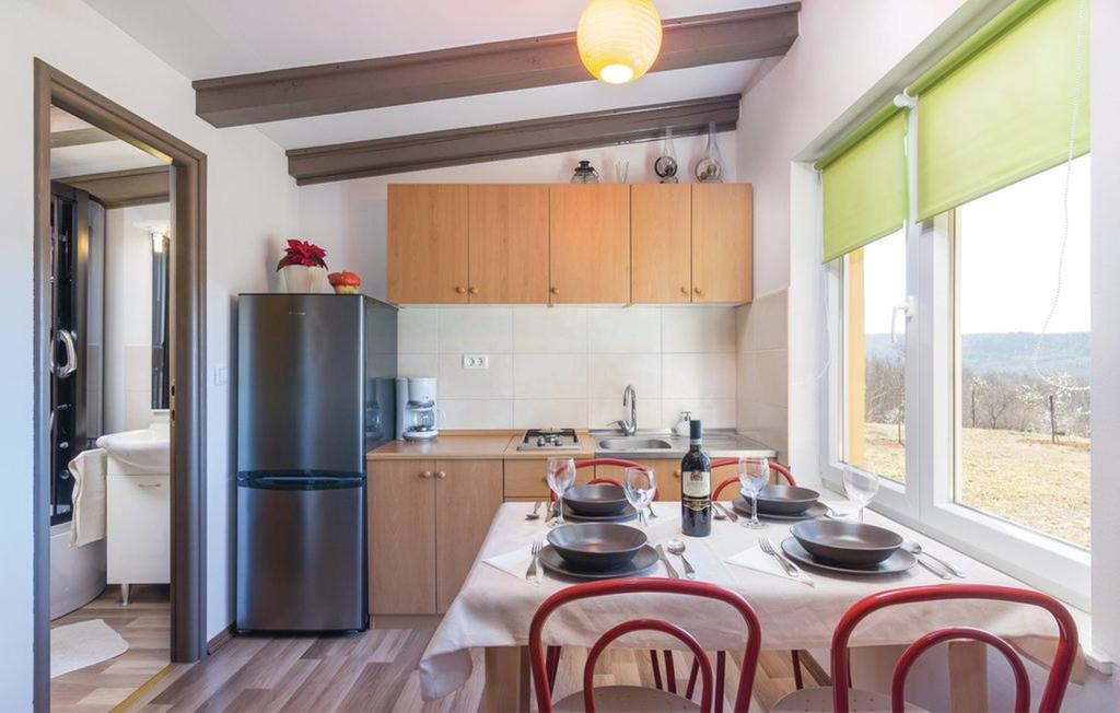 Vacation Home Latini Hum Exterior foto