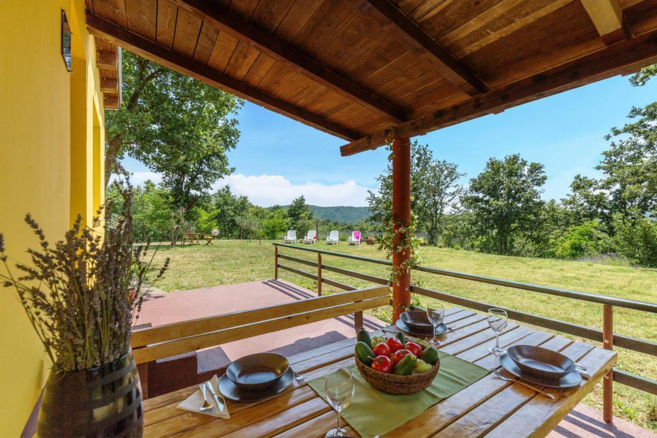 Vacation Home Latini Hum Exterior foto